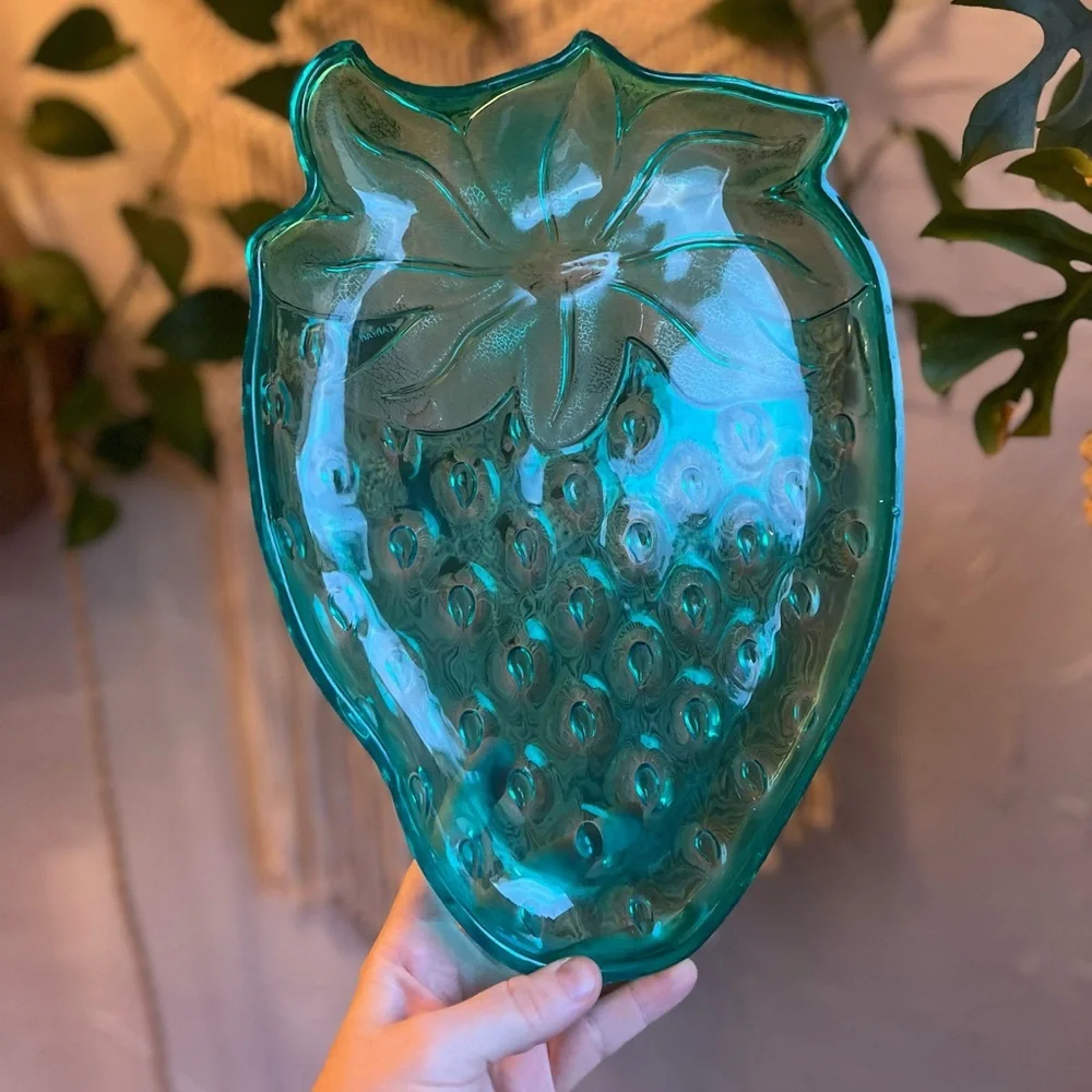 Vintage Green Plastic Strawberry Platter Retro Fruit Tray / Kitsch Kitchen Decor